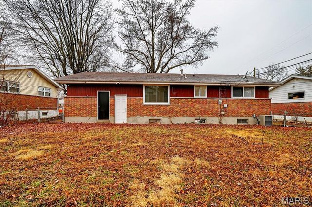 9850 Monarch Drive, St Louis, MO 63136