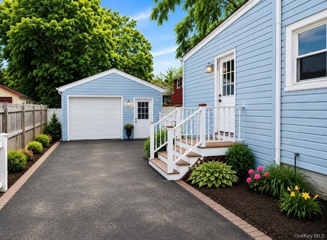72 George Street, Babylon, NY 11702