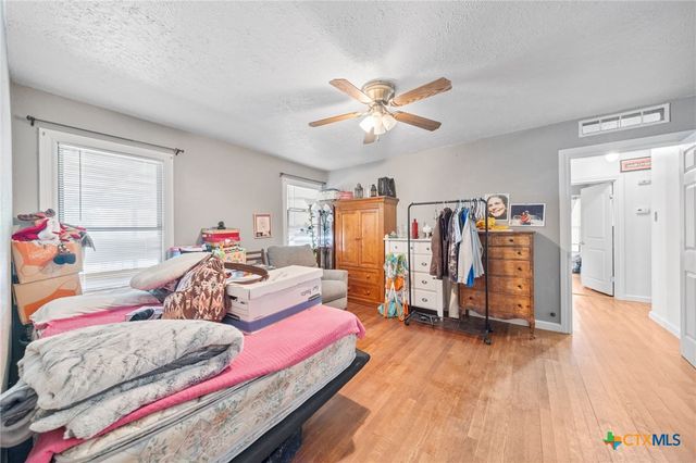 1007 W Avenue A, Lampasas, TX 76550