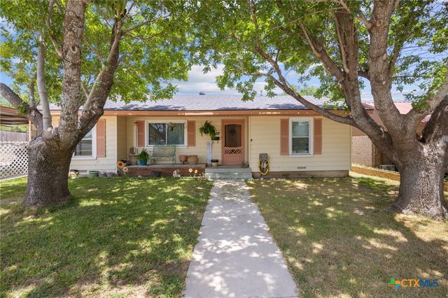 1007 W Avenue A, Lampasas, TX 76550