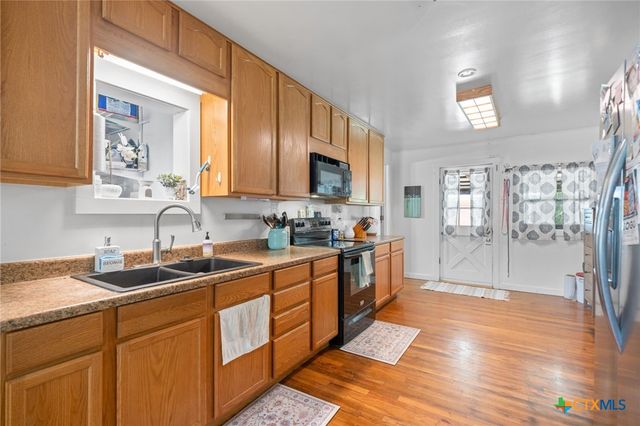 1007 W Avenue A, Lampasas, TX 76550