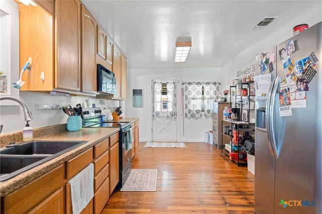1007 W Avenue A, Lampasas, TX 76550