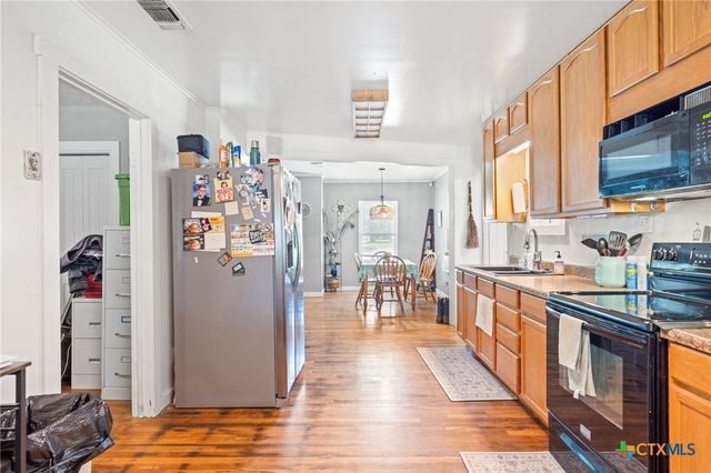 1007 W Avenue A, Lampasas, TX 76550
