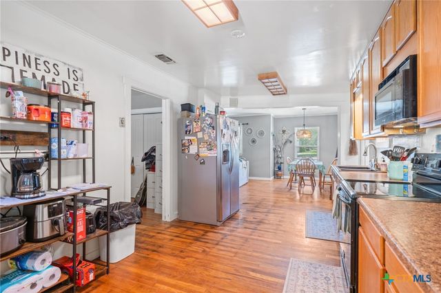 1007 W Avenue A, Lampasas, TX 76550