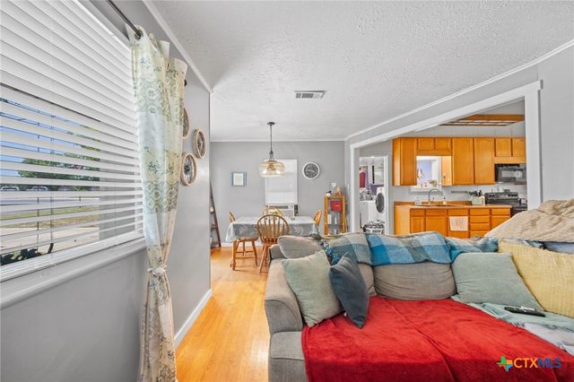 1007 W Avenue A, Lampasas, TX 76550