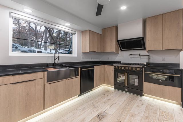 2200 Willow Lane, Rockford, IL 61107