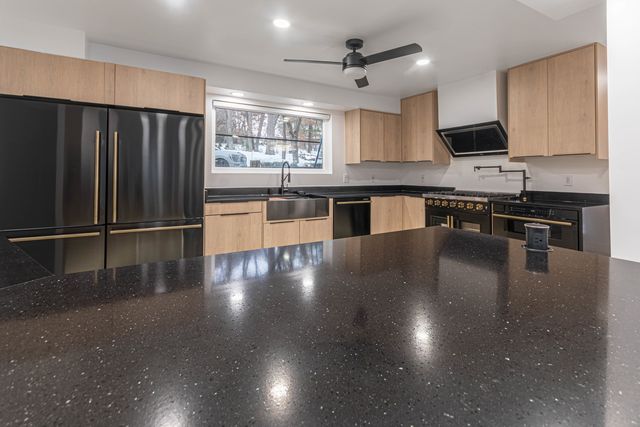 2200 Willow Lane, Rockford, IL 61107