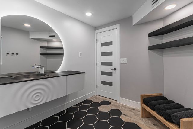 2200 Willow Lane, Rockford, IL 61107