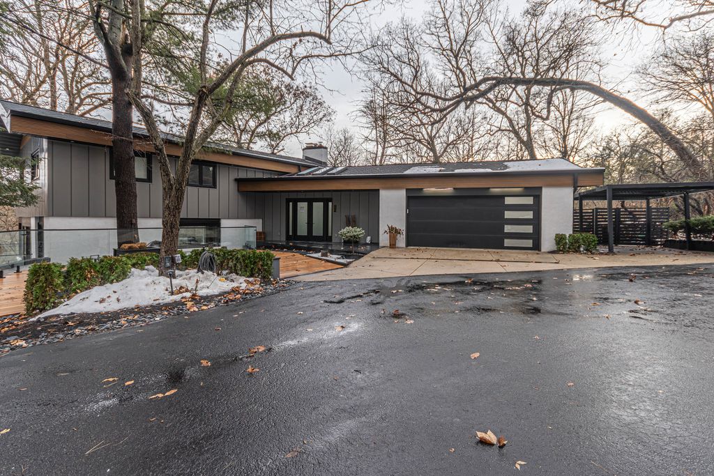 2200 Willow Lane, Rockford, IL 61107