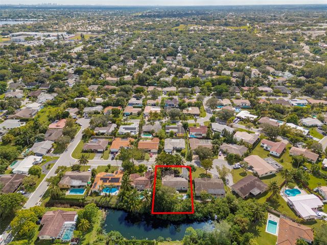 7509 NW 40th Pl, Coral Springs, FL 33065