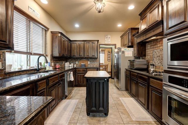 13313 Ambleside Drive, Yukon, OK 73099