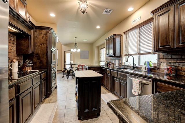 13313 Ambleside Drive, Yukon, OK 73099