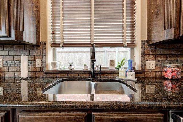 13313 Ambleside Drive, Yukon, OK 73099