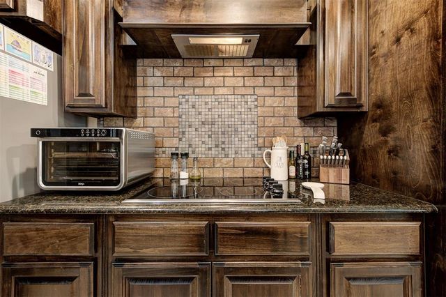 13313 Ambleside Drive, Yukon, OK 73099