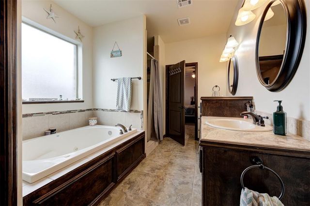 13313 Ambleside Drive, Yukon, OK 73099