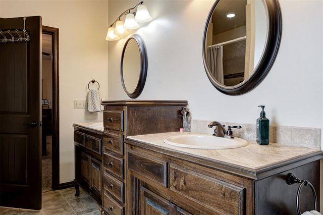 13313 Ambleside Drive, Yukon, OK 73099