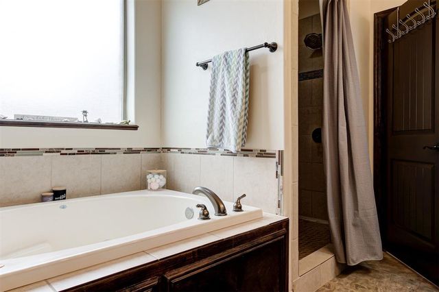 13313 Ambleside Drive, Yukon, OK 73099