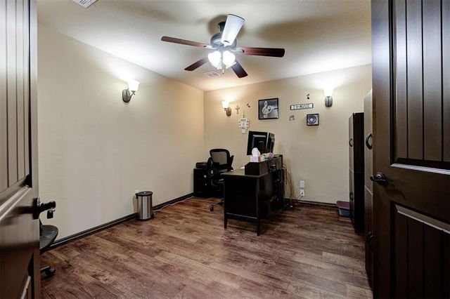 13313 Ambleside Drive, Yukon, OK 73099