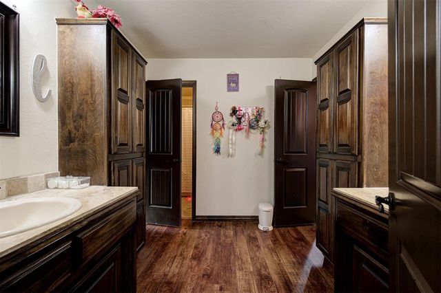 13313 Ambleside Drive, Yukon, OK 73099