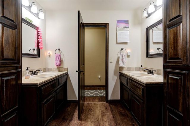 13313 Ambleside Drive, Yukon, OK 73099