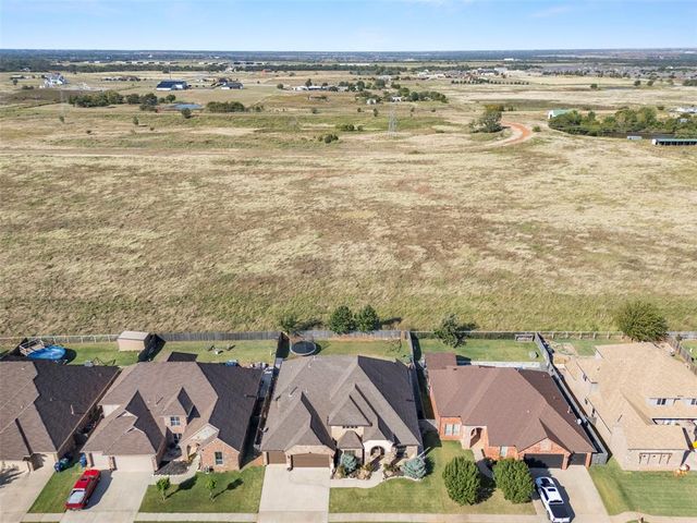13313 Ambleside Drive, Yukon, OK 73099