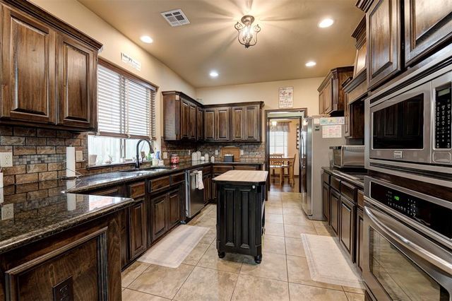 13313 Ambleside Drive, Yukon, OK 73099