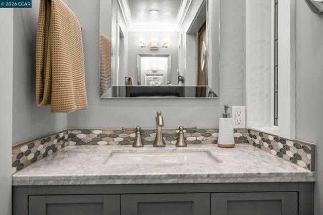 5515 Langford Ct, Concord, CA 94521