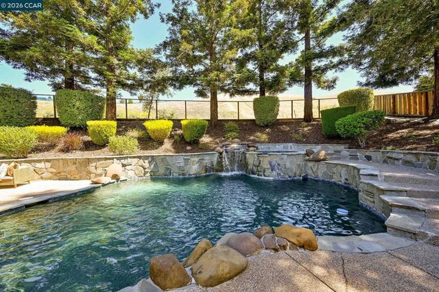 5515 Langford Ct, Concord, CA 94521