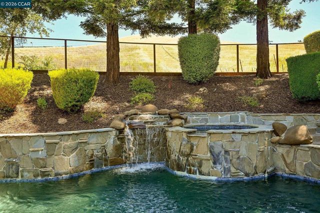 5515 Langford Ct, Concord, CA 94521