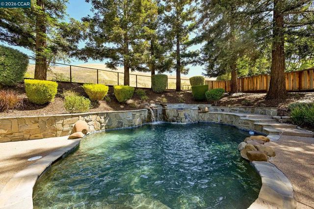 5515 Langford Ct, Concord, CA 94521