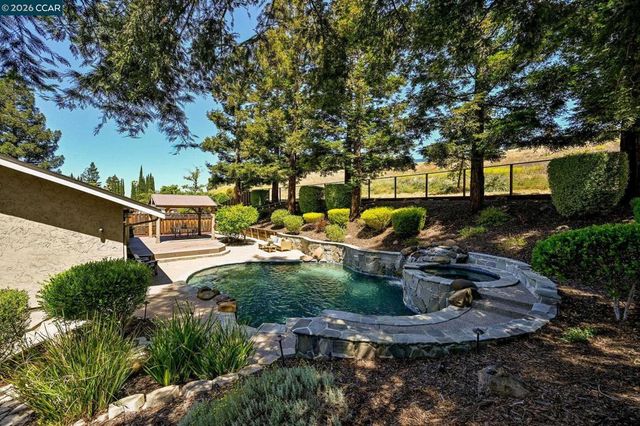 5515 Langford Ct, Concord, CA 94521