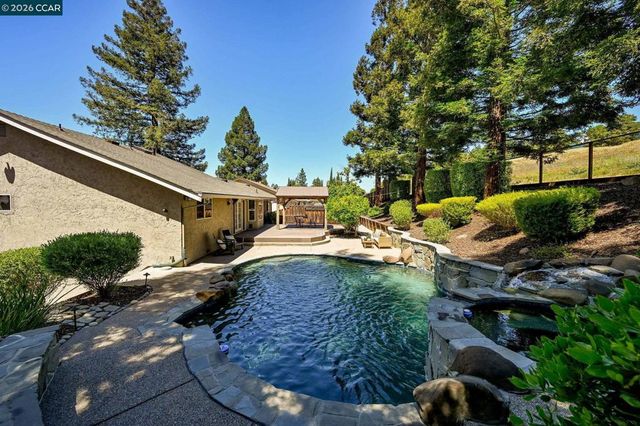 5515 Langford Ct, Concord, CA 94521