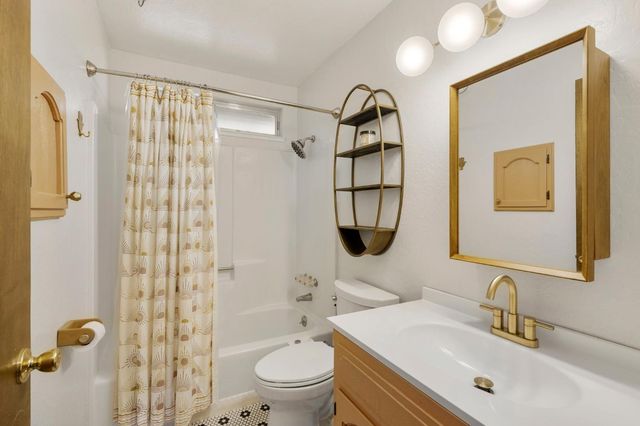 1800 Medina Dr, Arnold, CA 95223