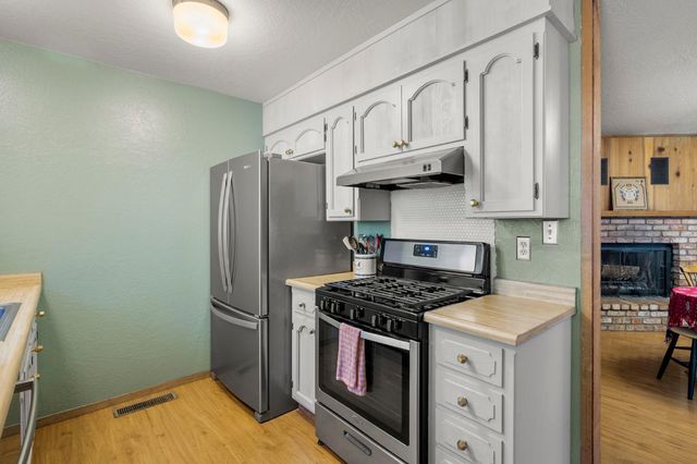 1800 Medina Dr, Arnold, CA 95223