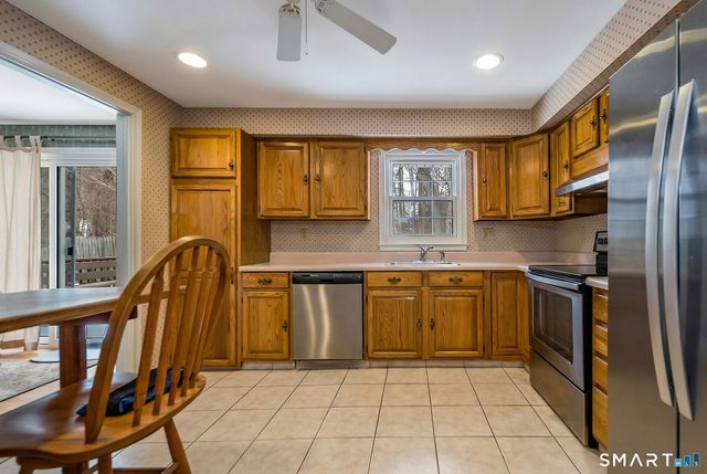 162 Yankee Peddler Path, Madison, CT 06443