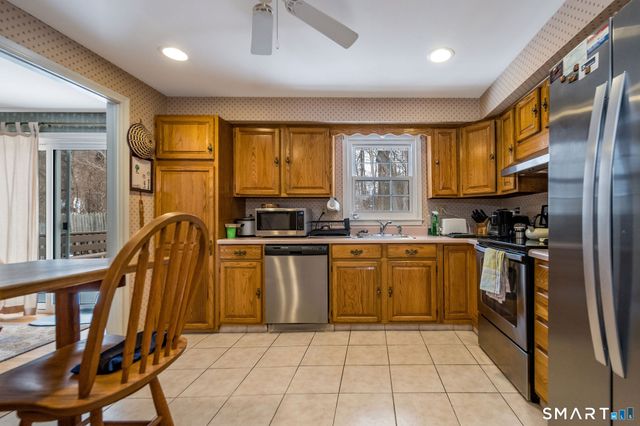 162 Yankee Peddler Path, Madison, CT 06443