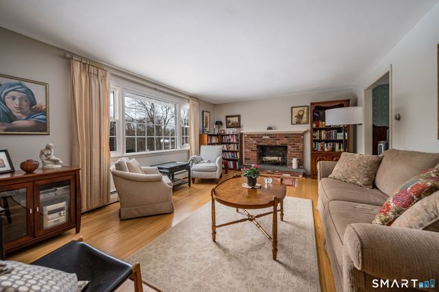 162 Yankee Peddler Path, Madison, CT 06443