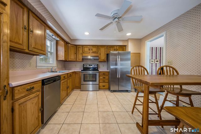 162 Yankee Peddler Path, Madison, CT 06443