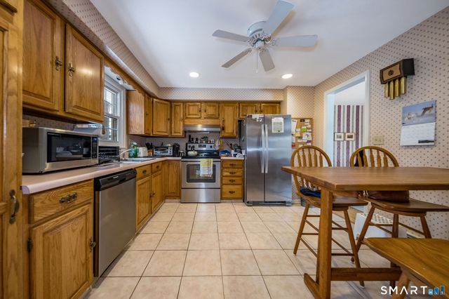 162 Yankee Peddler Path, Madison, CT 06443