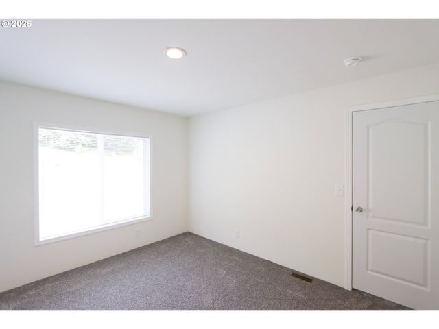 425 PROVIDENCE Dr, Reedsport, OR 97467