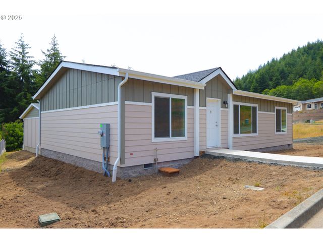 425 PROVIDENCE Dr, Reedsport, OR 97467