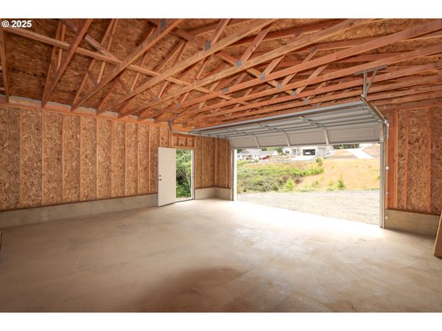 425 PROVIDENCE Dr, Reedsport, OR 97467