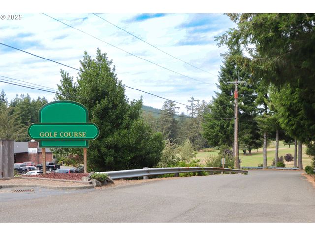 425 PROVIDENCE Dr, Reedsport, OR 97467