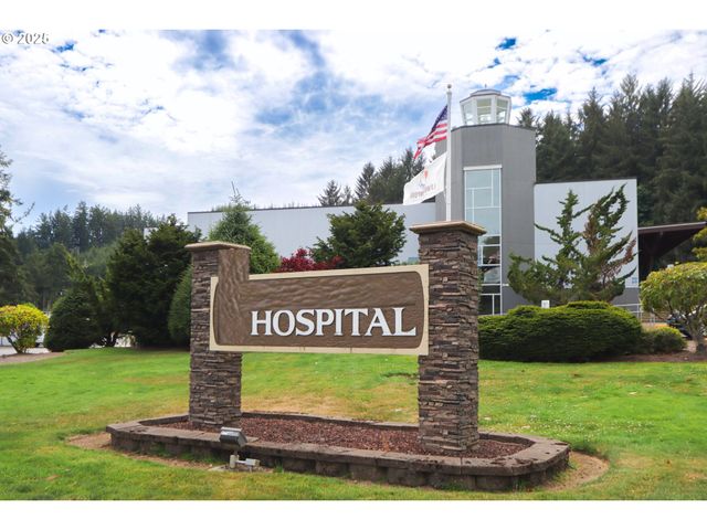 425 PROVIDENCE Dr, Reedsport, OR 97467