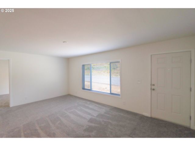 425 PROVIDENCE Dr, Reedsport, OR 97467