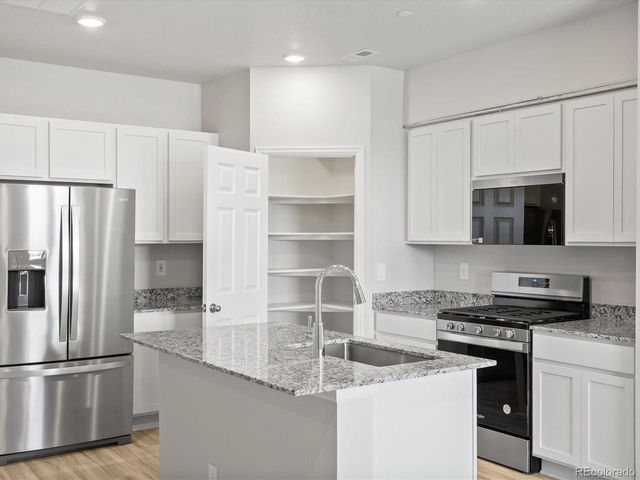 1616 Riverplace Dr 2, Windsor, CO 80550