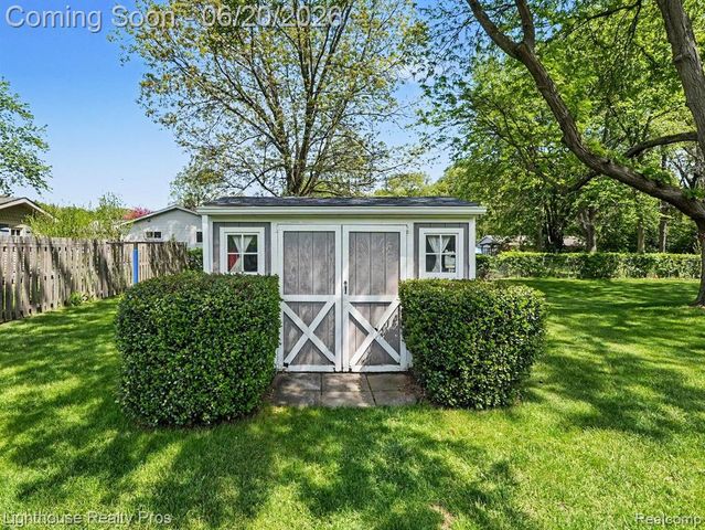 600 6 Mile Road, Whitmore Lake, MI 48189