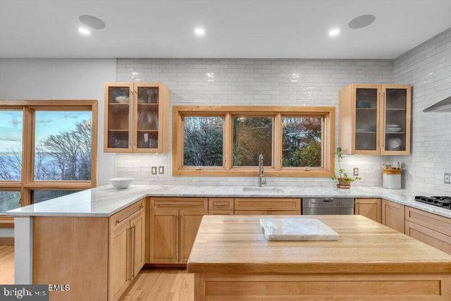 18 BELVIDERE RD, Atlantic Highlands, NJ 07716