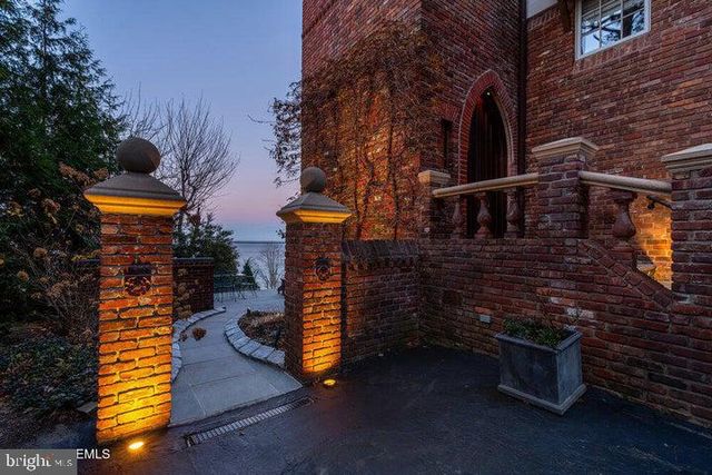 18 BELVIDERE RD, Atlantic Highlands, NJ 07716