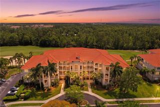 4864 Hampshire CT 105, Naples, FL 34112